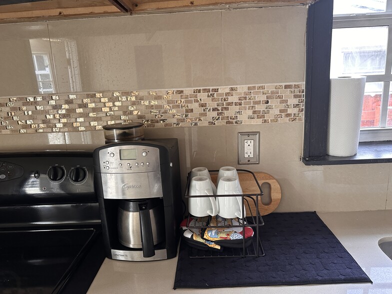 Building Photo - 1934 Washington St