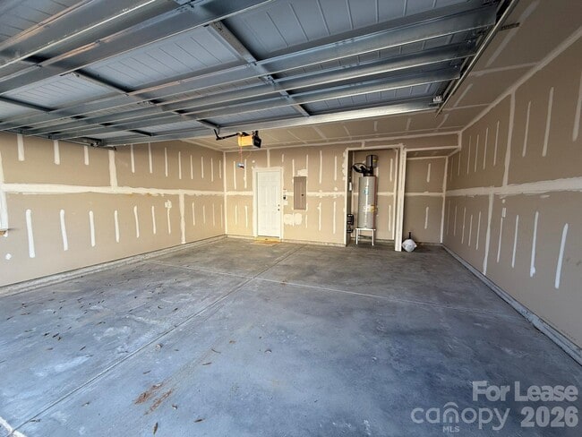 Building Photo - 1111 Bartholdi Dr