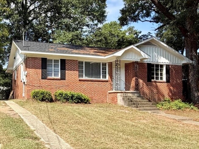 Building Photo - 700 Lilac Ave