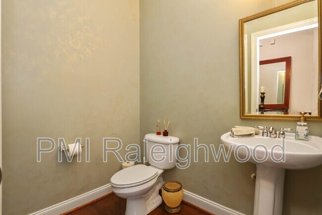Building Photo - 203 Braebrook Way
