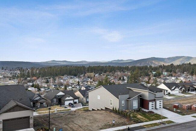 Building Photo - Luxury Four Bedroom with Breathtaking Views