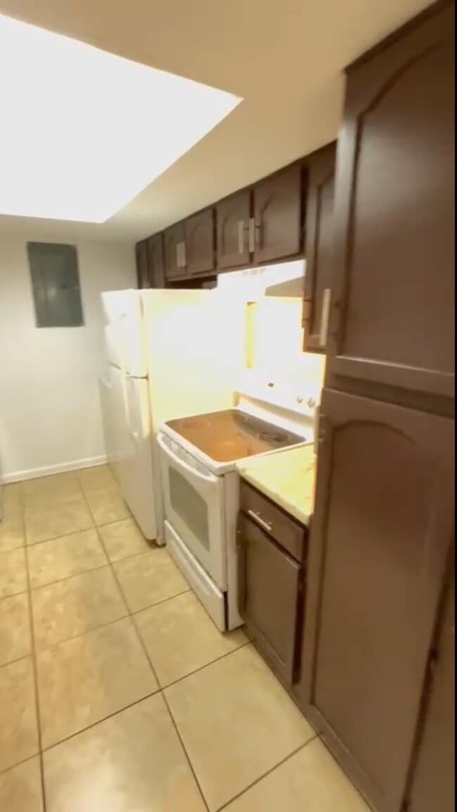 Building Photo - 2546 Lemon Tree Ln