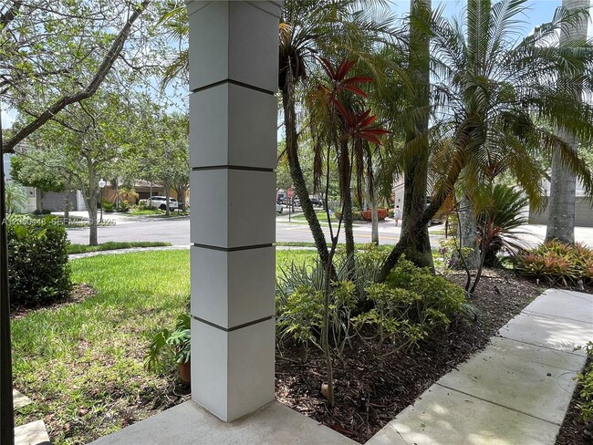Building Photo - 485 Silver Palm Way