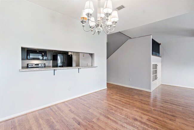 Building Photo - 3122 Camelot Dr