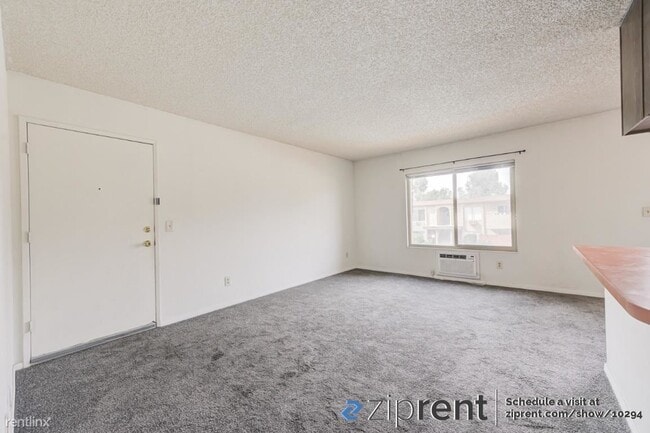 Building Photo - 2 br, 1 bath Condo - 9546 Carroll Canyon R...