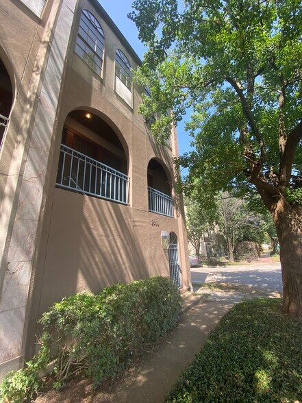 Building Photo - 2000 Fairview Ave