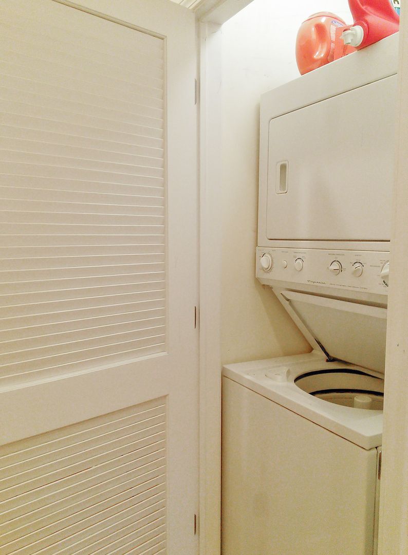 Building Photo - 2327 N Southport Ave