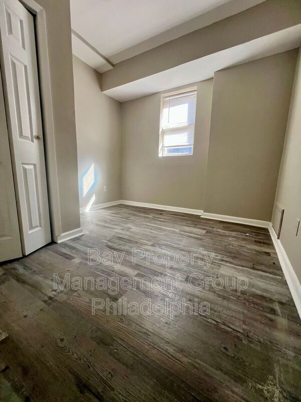 Building Photo - 2419 S 62nd St