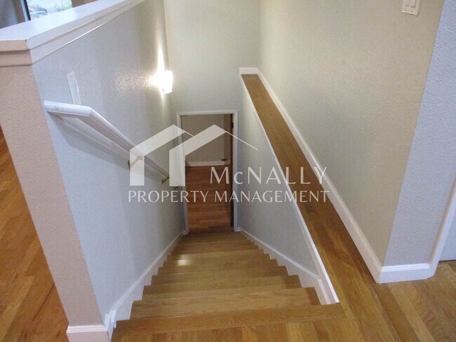 Building Photo - Spacious 3 Bedroom, 2.75 Bathroom Condo in Gig Harbor