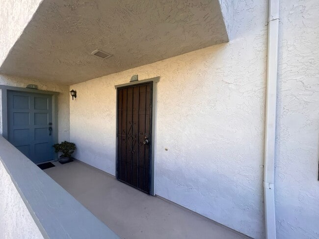 Building Photo - 1BR/1BA CONDO with GARAGE and PARKING in S...