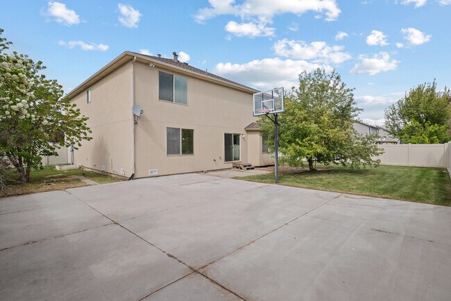 Building Photo - 2867 W 400 S