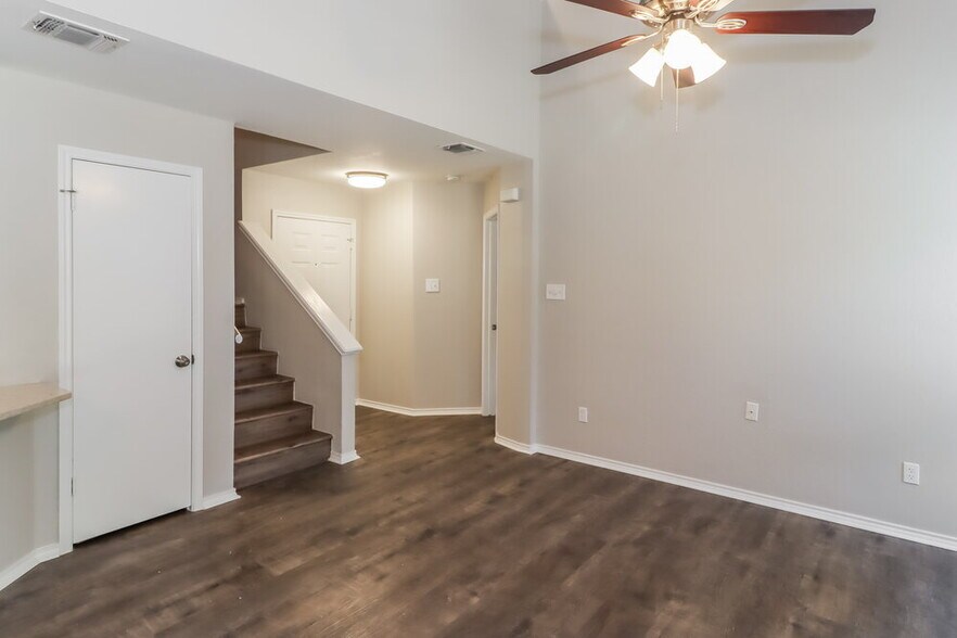 Building Photo - 2006 Andover Dr