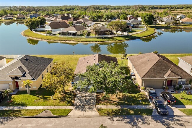 Building Photo - 1000 Vaquero Ln