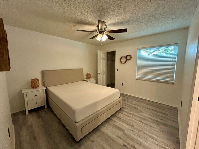 Building Photo - 2400 Feather Sound Dr
