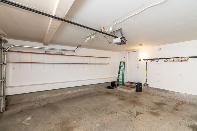 Building Photo - 3 Bedroom Townhome in the Monte Rio Community of Rancho Peñasquitos