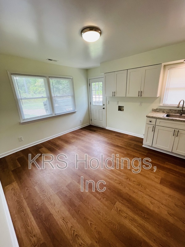 Building Photo - 7384 Kirby Crescent