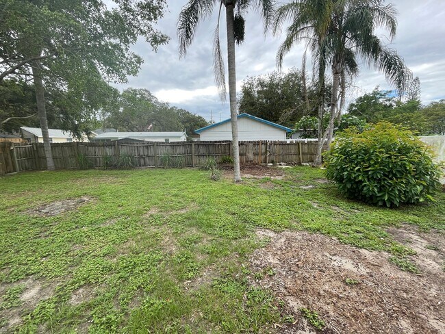 Building Photo - Charming 3-Bedroom Home with 1 Bath and 1-...