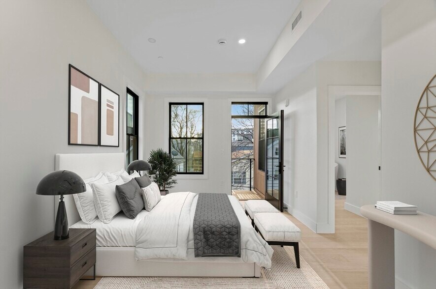 Building Photo - 224 W 9th St