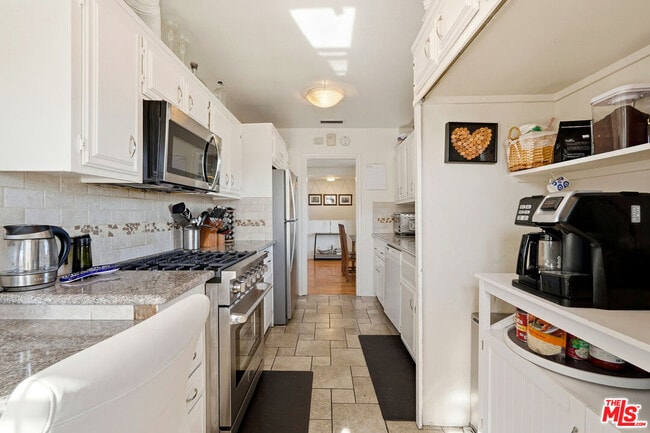 Building Photo - 15203 Yukon Ave