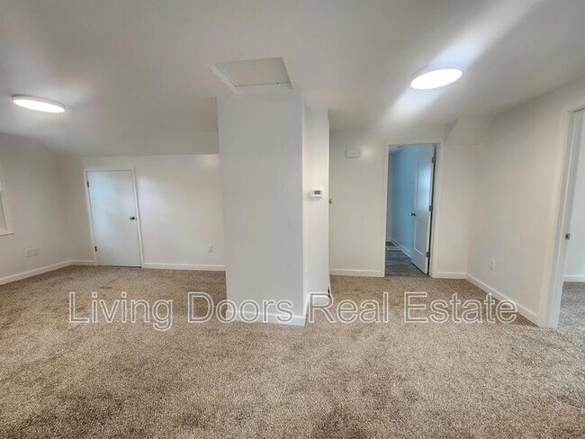 Building Photo - 711 N 30th St