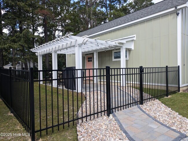 Building Photo - 124 Long Pond Loop