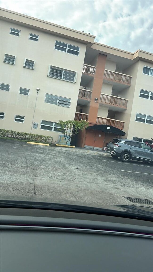 Building Photo - 410 SE 2nd St