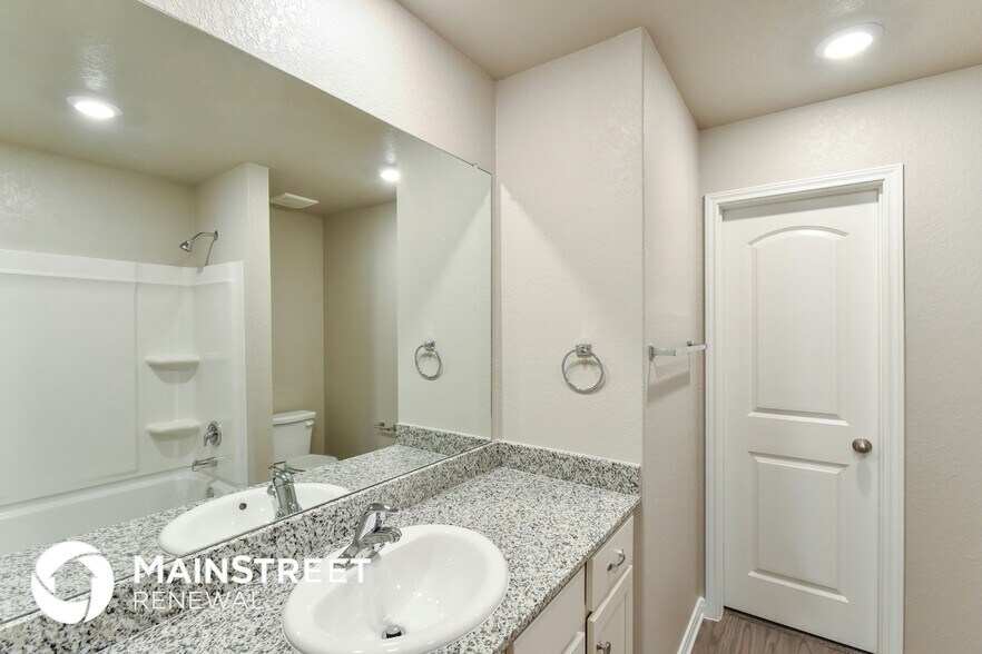 Building Photo - 3127 Begonia Bend