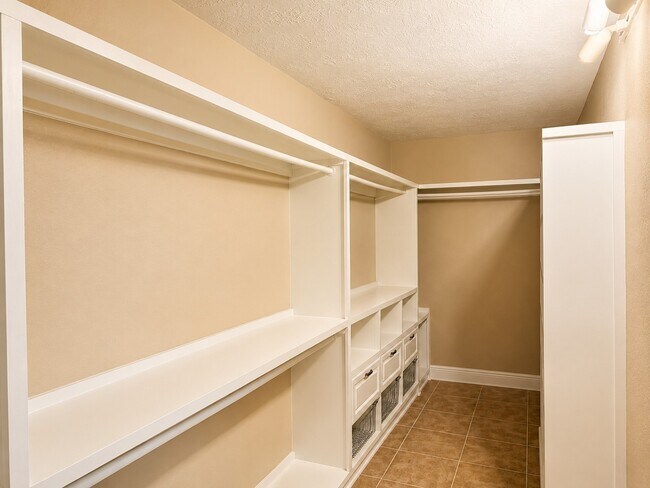 Building Photo - 20543 Appaloosa Trail