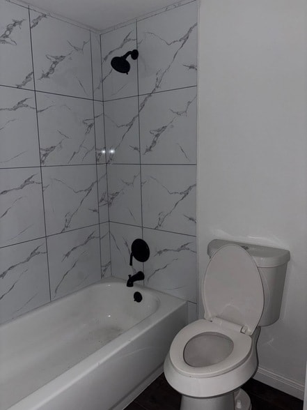 Building Photo - 5782 Belcrest St