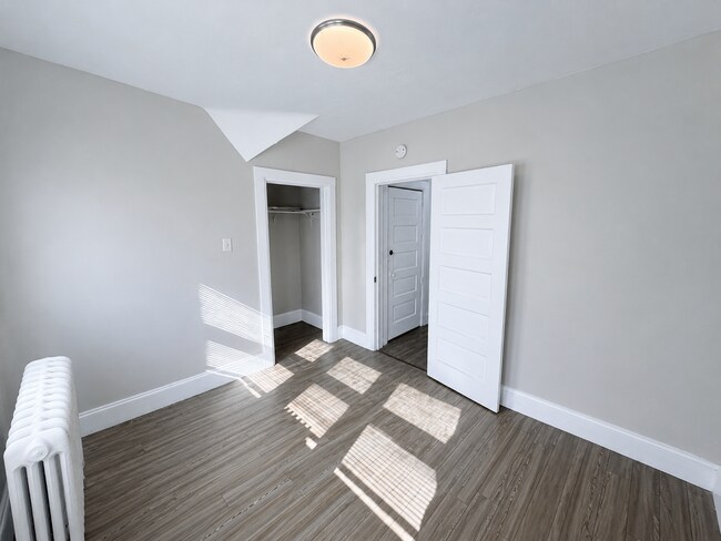 Building Photo - 1056 3rd St E
