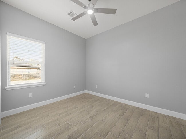 Building Photo - 2448 Areba St