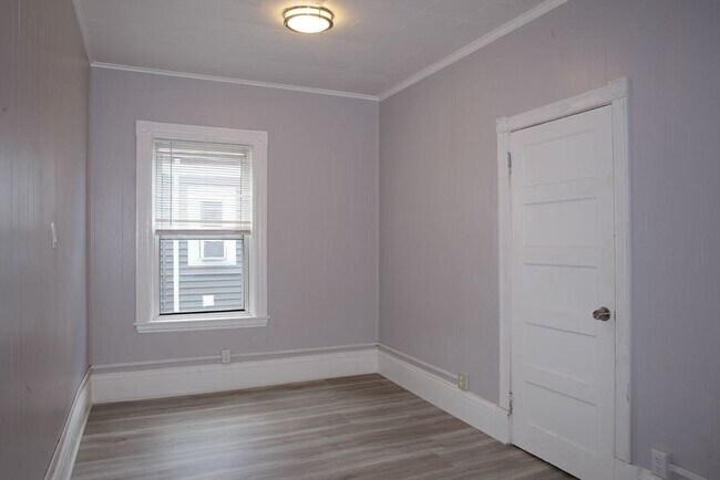 Building Photo - 285 Medford St