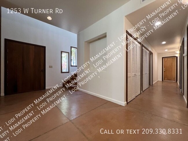 Building Photo - 1253 W Turner Rd