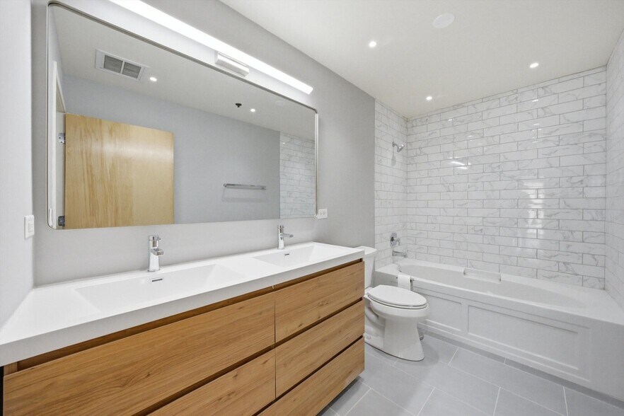 Building Photo - 1620 S Michigan Ave