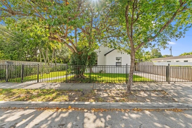 Building Photo - 4430 NW 1st Ave