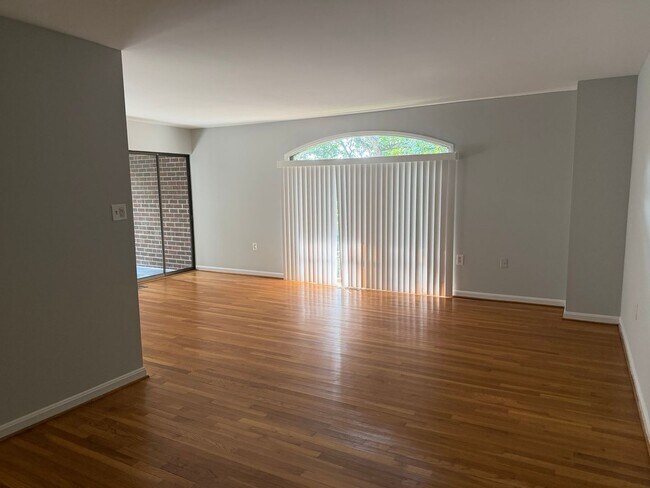 Building Photo - 8130 Inverness Ridge Rd
