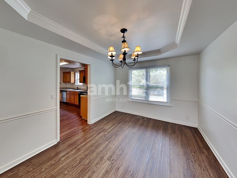 Building Photo - 524 Ryan Ave