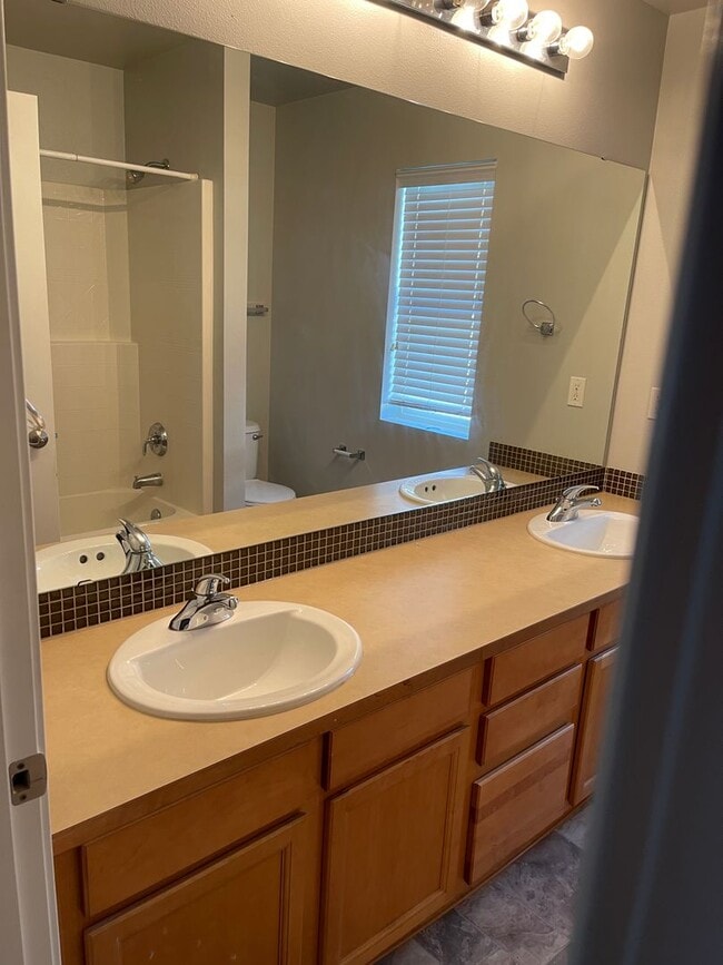 Building Photo - 4bd 2.5 bath in Crosswater Neighborhood