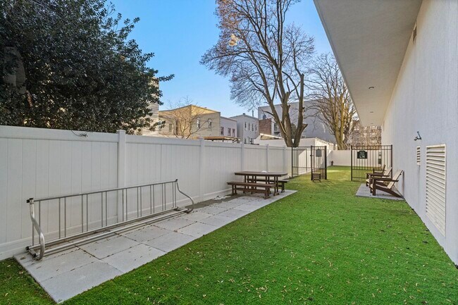 Building Photo - 433 62nd St