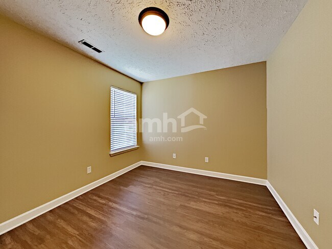 Building Photo - 156 Sundance Way