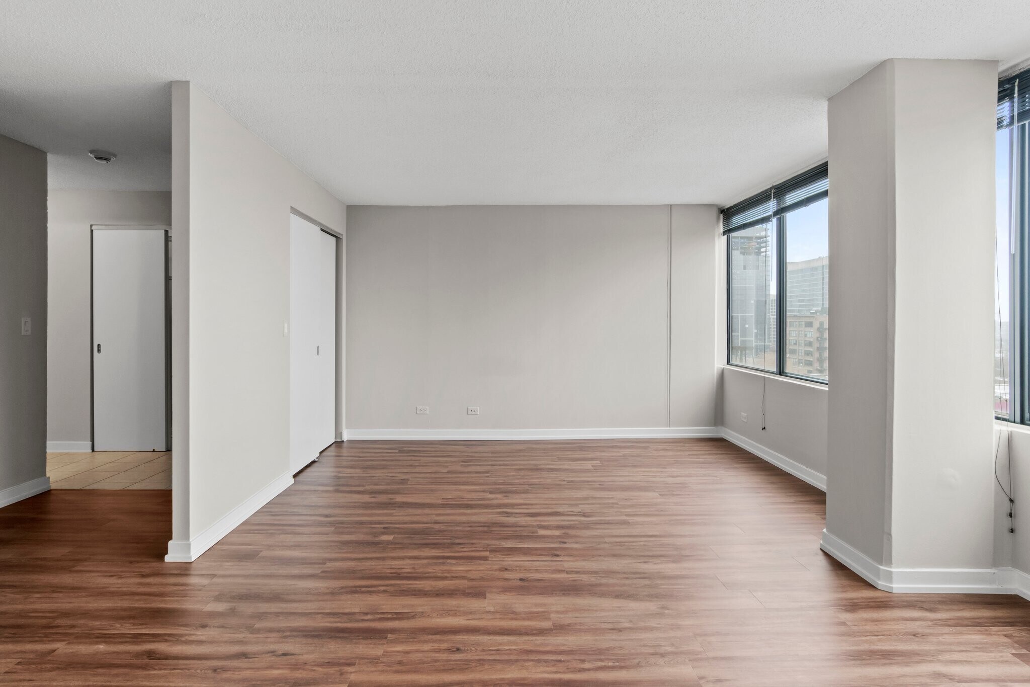 Building Photo - 1011 S Michigan Ave