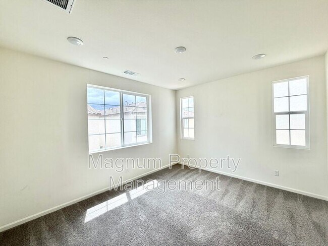 Building Photo - 25161 Harmony Ave