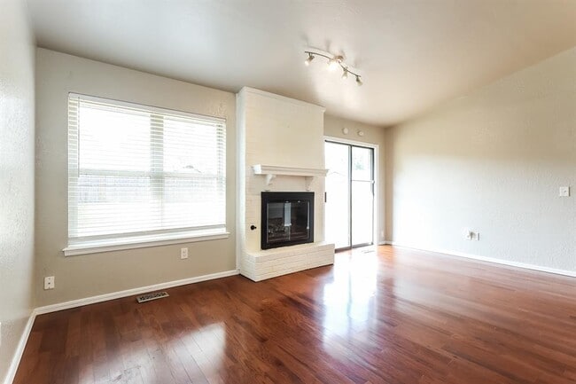 Building Photo - 1901 Gray Fox Dr
