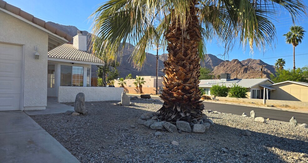 Building Photo - 53755 Avenida Diaz