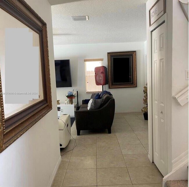 Building Photo - 1975 NE 36th Ave