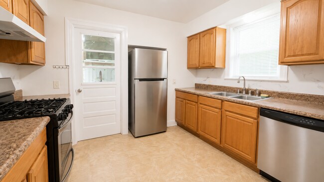 Building Photo - 3774 Chatham Cir