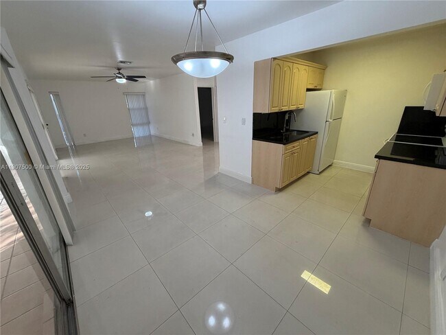 Building Photo - 400 Minorca Ave