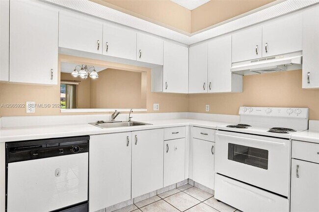 Building Photo - 12755 SW 16th Ct