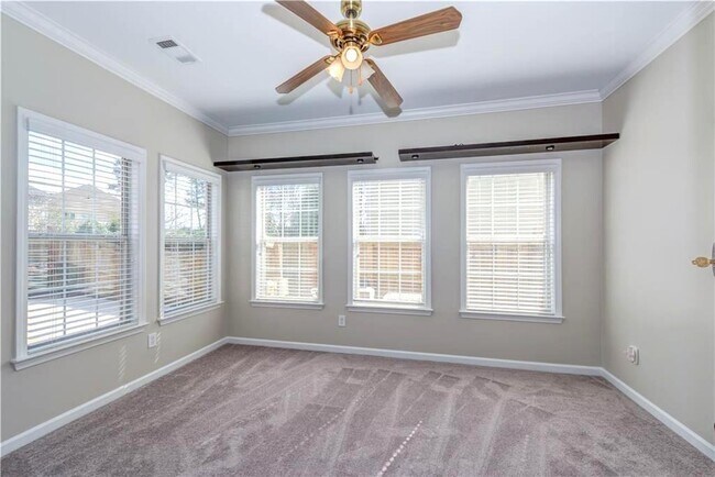 Building Photo - 2020 Chelton Way SE