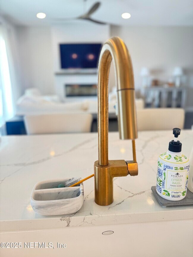 Building Photo - 646 Rum Runner Wy